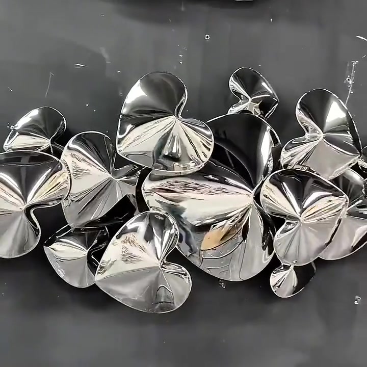 Mirror-finish stainless steel heart production